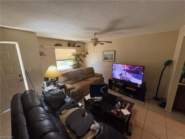 19184/19188  Miami  BLVD, Fort Myers, FL 33967