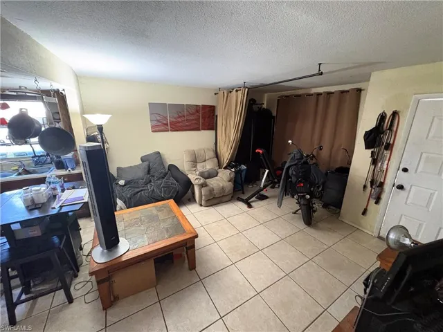 19184/19188  Miami  BLVD, Fort Myers, FL 33967