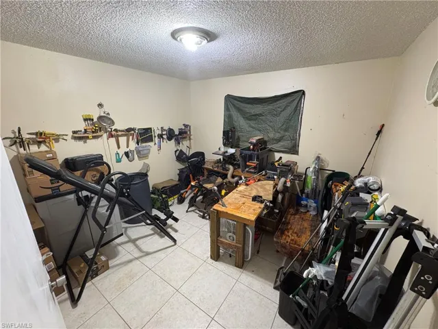 19184/19188  Miami  BLVD, Fort Myers, FL 33967
