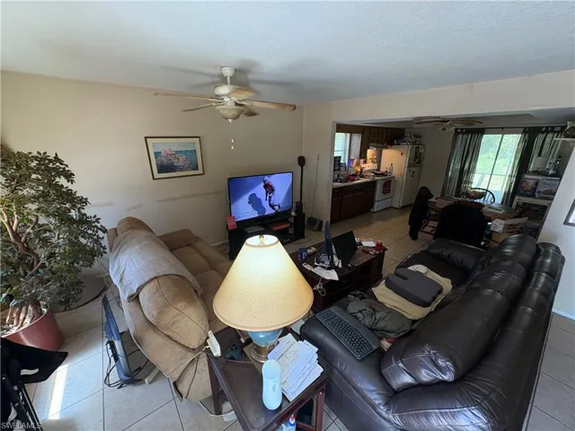 19184/19188  Miami  BLVD, Fort Myers, FL 33967