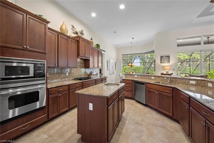 Kitchen looking towards breakfast nook