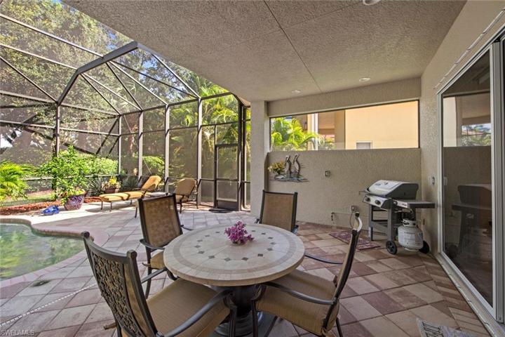 Dining area in covered lanai