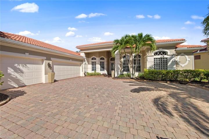 Side entry 3-Car garage