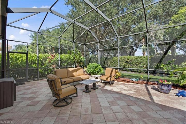 Extra seating area in lanai