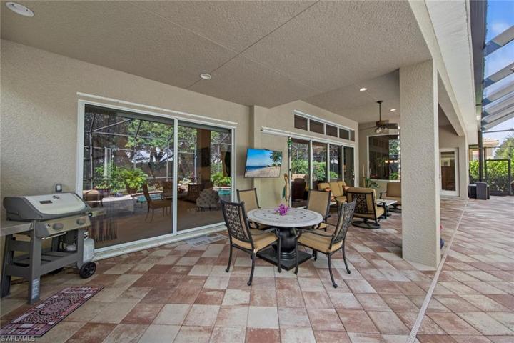 Large covered area for entertaining