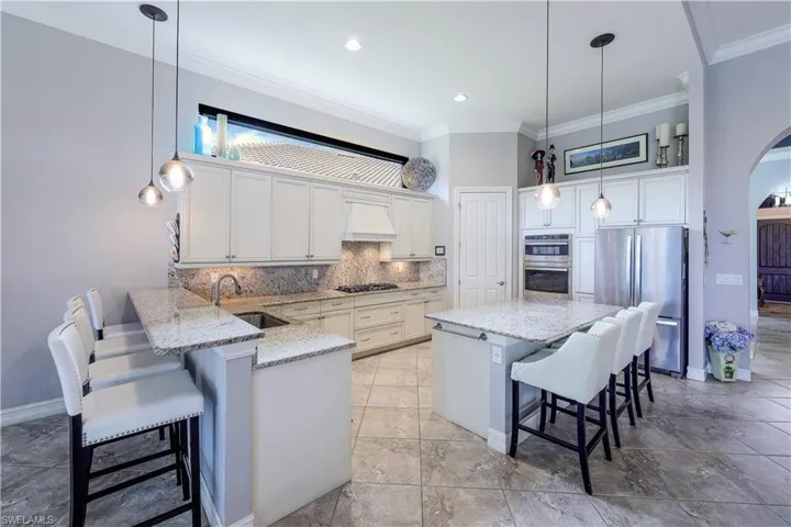 7546  Lantana  CIR, Naples, FL 34119