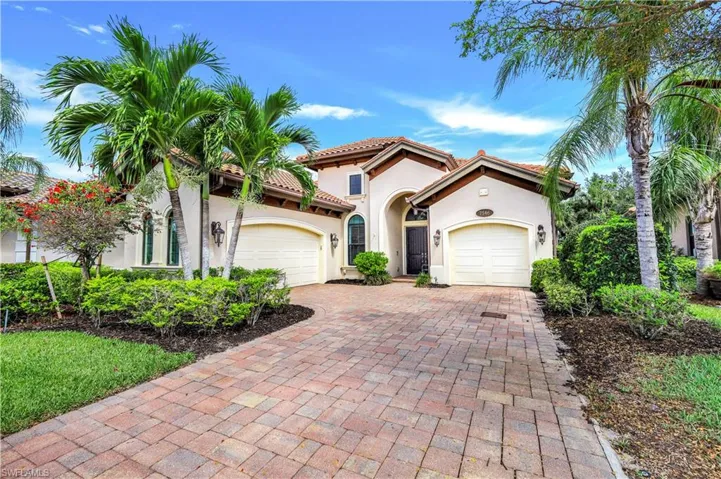 7546  Lantana  CIR, Naples, FL 34119