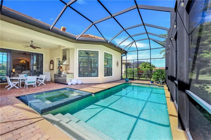 7546  Lantana  CIR, Naples, FL 34119