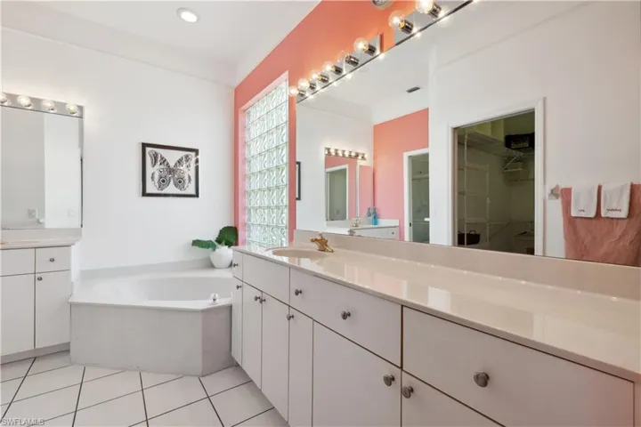 2270  Rio Nuevo  DR, North Fort Myers, FL 33917