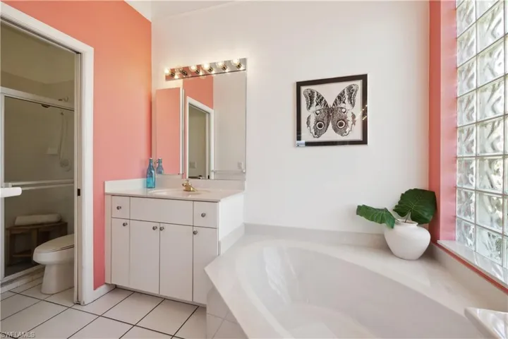 2270  Rio Nuevo  DR, North Fort Myers, FL 33917