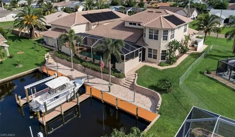 Composite dock w/captains walk, 20,000 lb lift