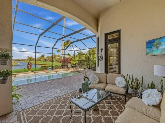 Covered Lanai w/ Fireplace