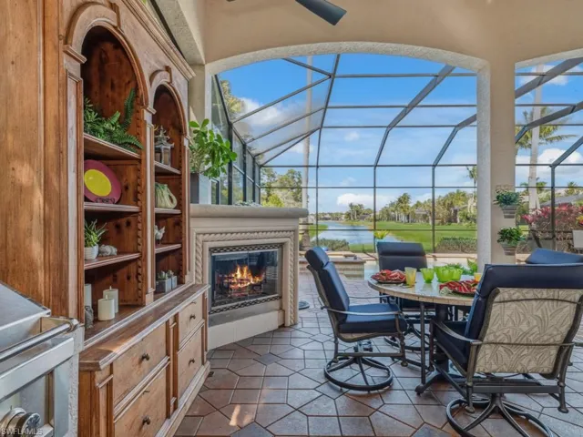 Covered Lanai w/ Fireplace