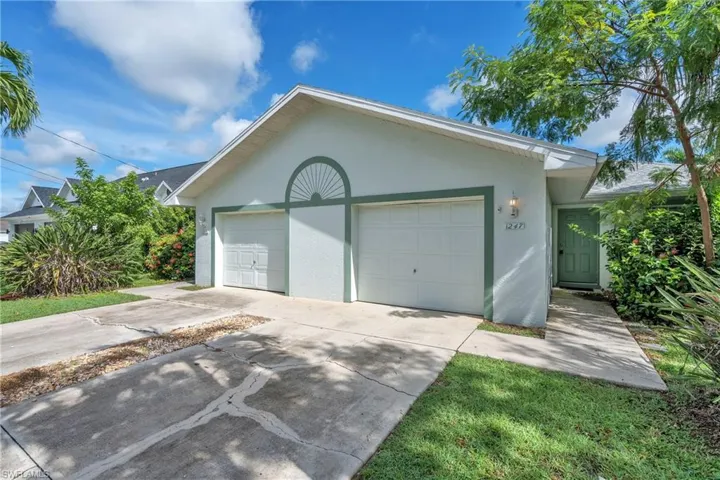 1247 Se 6th St, Cape Coral, Florida 33990