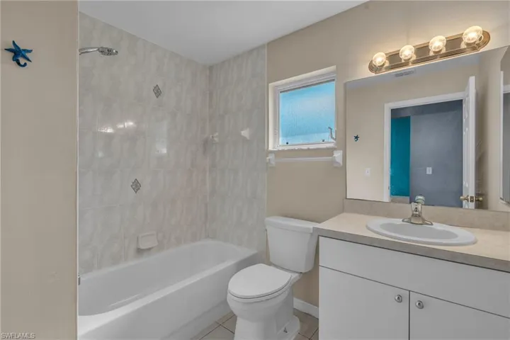 1247 Se 6th St, Cape Coral, Florida 33990