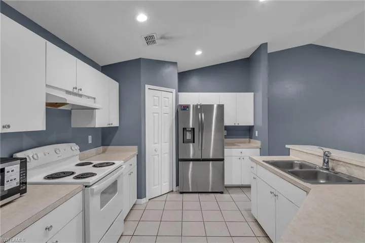1247 Se 6th St, Cape Coral, Florida 33990