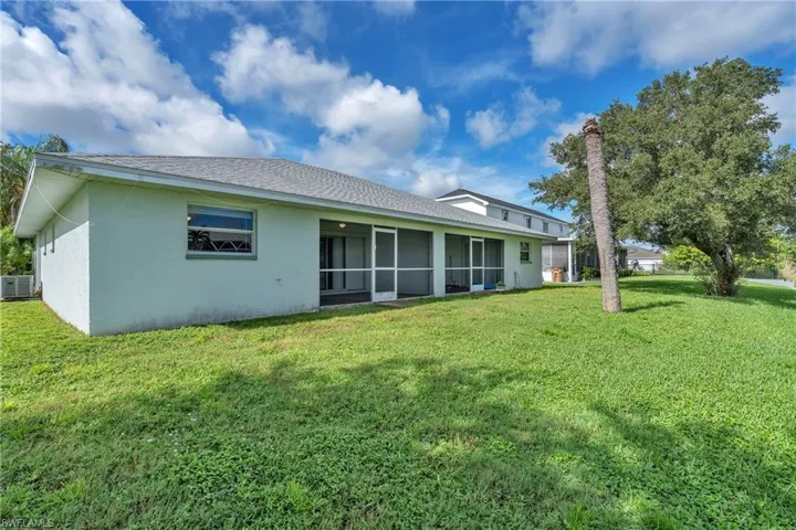1247 Se 6th St, Cape Coral, Florida 33990