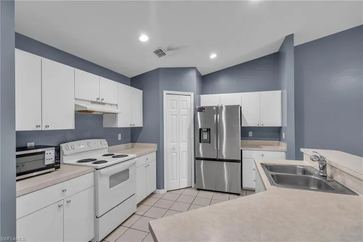 1247 Se 6th St, Cape Coral, Florida 33990