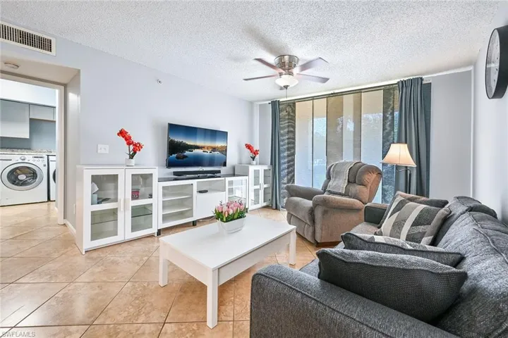1265 Wildwood Lakes Blvd 3-103, Naples, Florida 34104