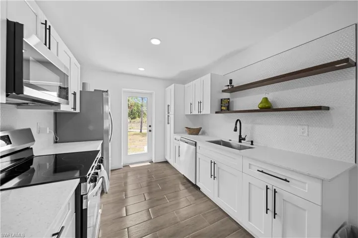 908 Capetown Ave, Lehigh Acres, Florida 33974
