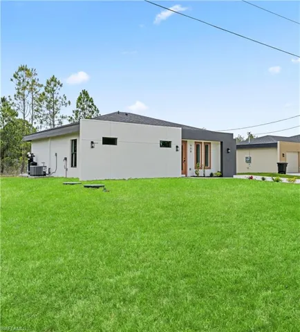 908 Capetown Ave, Lehigh Acres, Florida 33974
