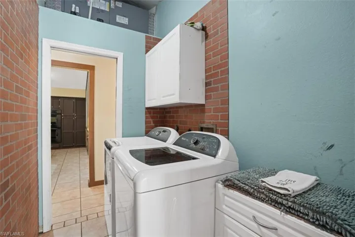 2595  31st NE AVE, Naples, FL 34120
