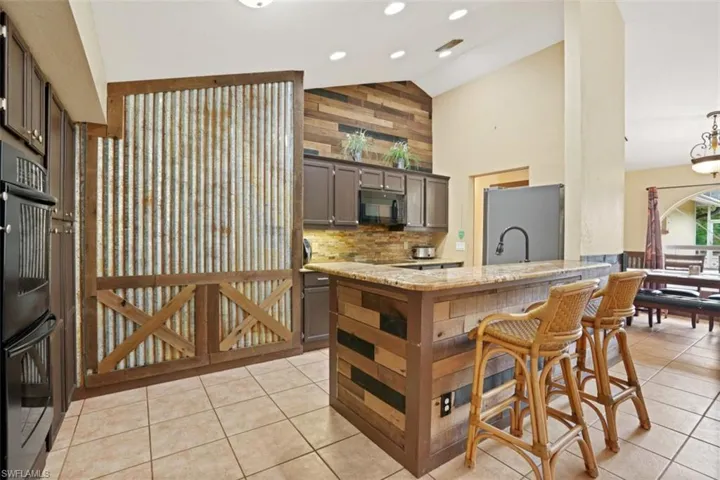 2595  31st NE AVE, Naples, FL 34120