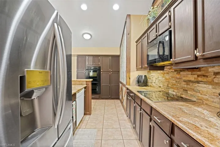 2595  31st NE AVE, Naples, FL 34120