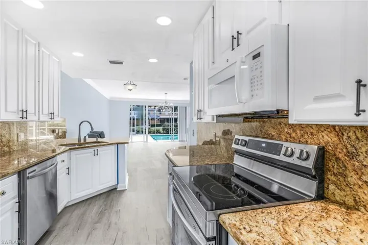 5791  Cove  CIR, Naples, FL 34119