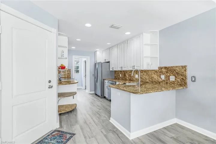 5791  Cove  CIR, Naples, FL 34119