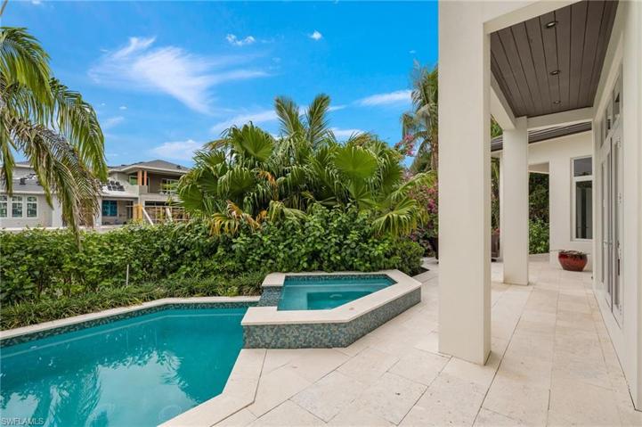 2275  Trout  CT, Naples, FL 34102