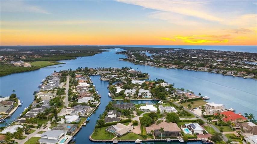 2275  Trout  CT, Naples, FL 34102