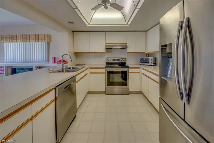 NEW SINK, WATERFALL FAICET, GARBAGE DISPOSAL + ALL SAMSUNG APPLIANCES WERE INSTALLED 2017.