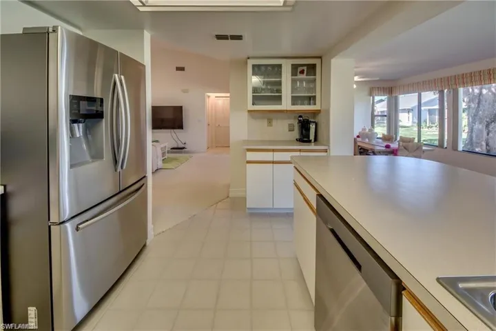 BUTLERS PANTRY IN CORNER.