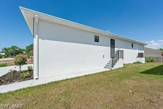 Side entrance leading to second living area