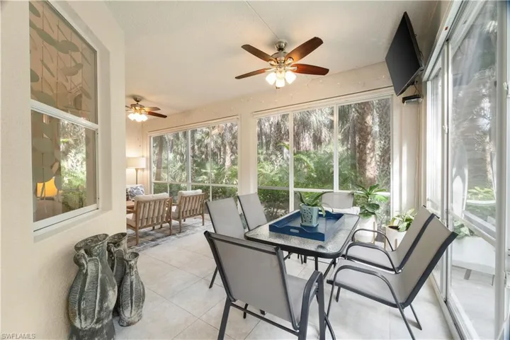 Sunroom / solarium with ceiling fan