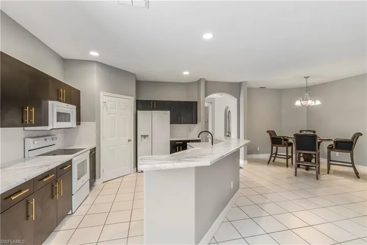 937  Carrick Bend  CIR, Naples, FL 34110