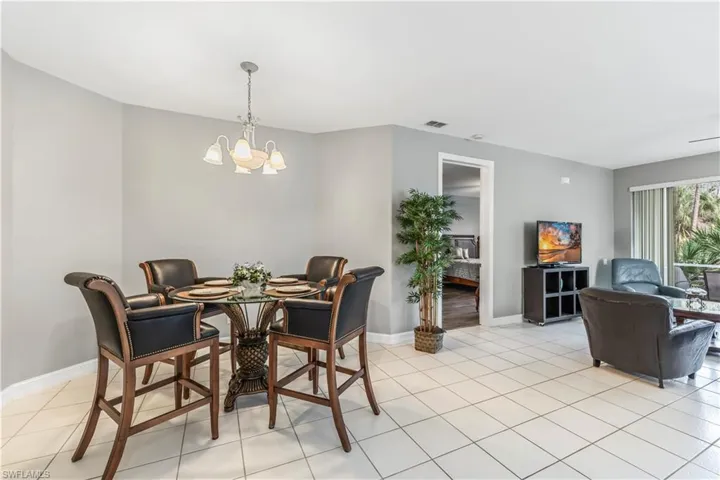 937  Carrick Bend  CIR, Naples, FL 34110