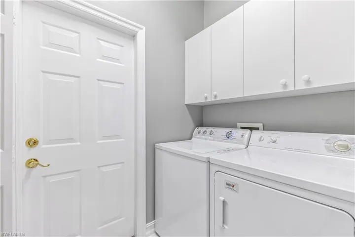 937  Carrick Bend  CIR, Naples, FL 34110