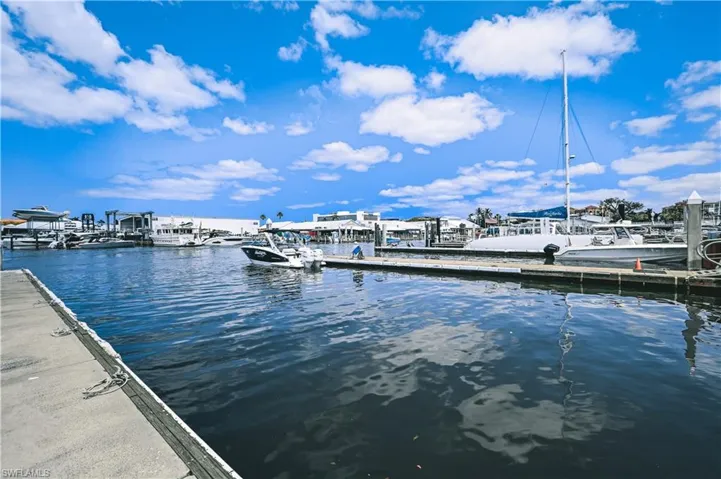 750  RIVER POINT UNIT B3-19  DR, Naples, FL 34102