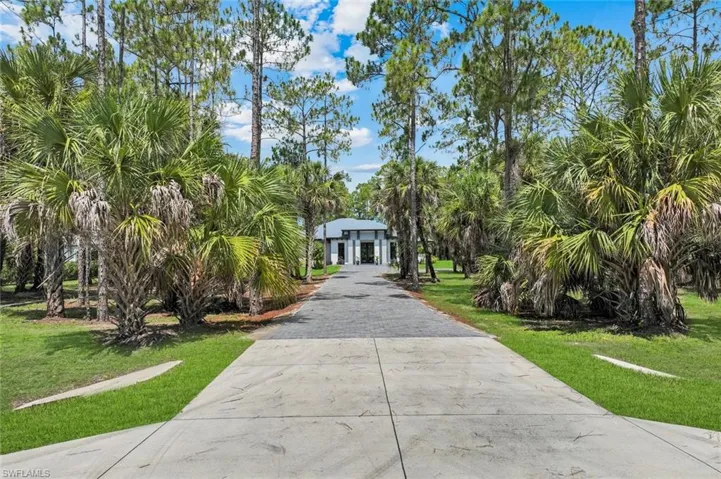 933 11th St Sw, Naples, Florida 34117