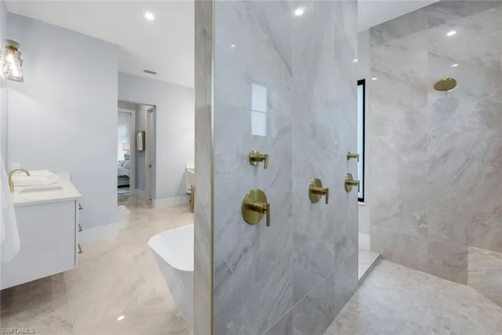933 11th St Sw, Naples, Florida 34117