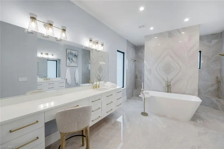933 11th St Sw, Naples, Florida 34117