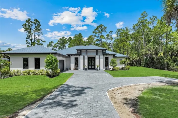 933 11th St Sw, Naples, Florida 34117