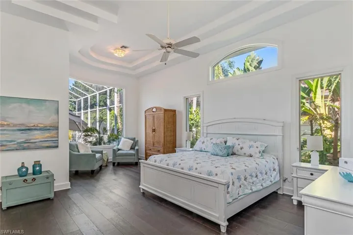 Primary Bedroom/King Bed