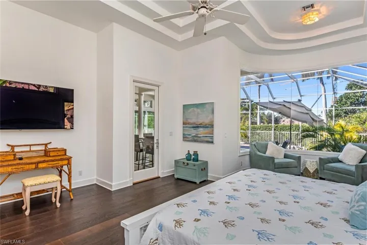 Primary Bedroom/King Bed
