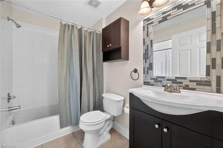 6401  Aragon  WAY, Fort Myers, FL 33966