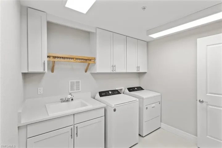 196  Indies E DR, Naples, FL 34114