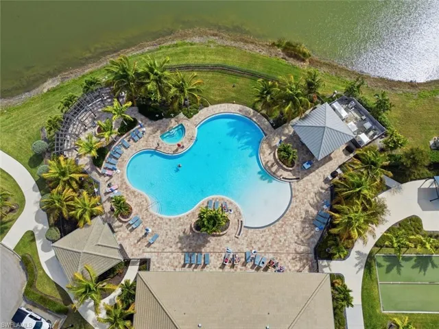 196  Indies E DR, Naples, FL 34114