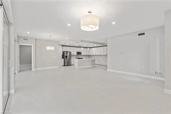 196  Indies E DR, Naples, FL 34114